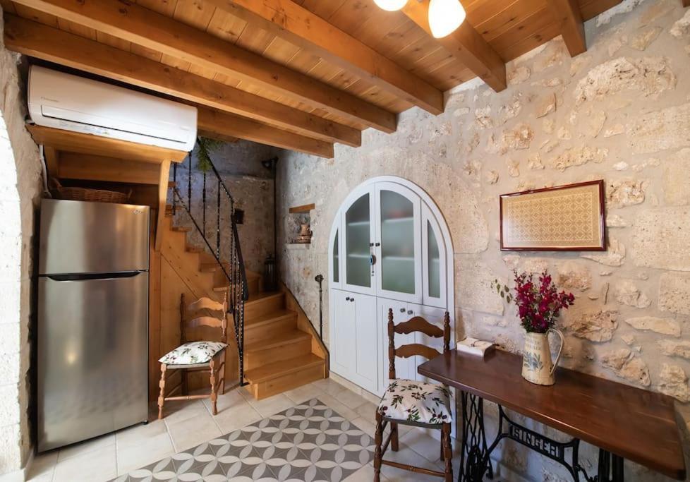 Вилла La Casa Di Bella A Tradional Stone House With Barbecue Karia  Экстерьер фото