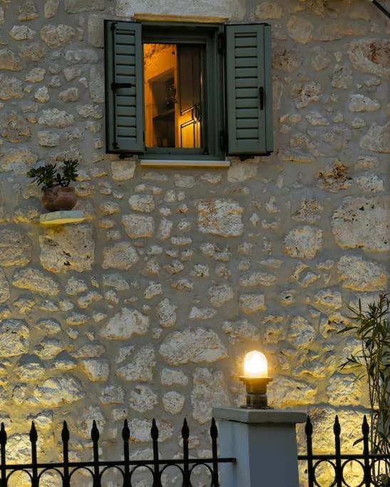 Вилла La Casa Di Bella A Tradional Stone House With Barbecue Karia  Экстерьер фото
